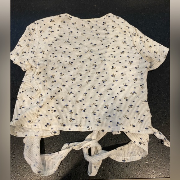 BRANDY MELVILLE floral wrap top - Picture 5 of 5